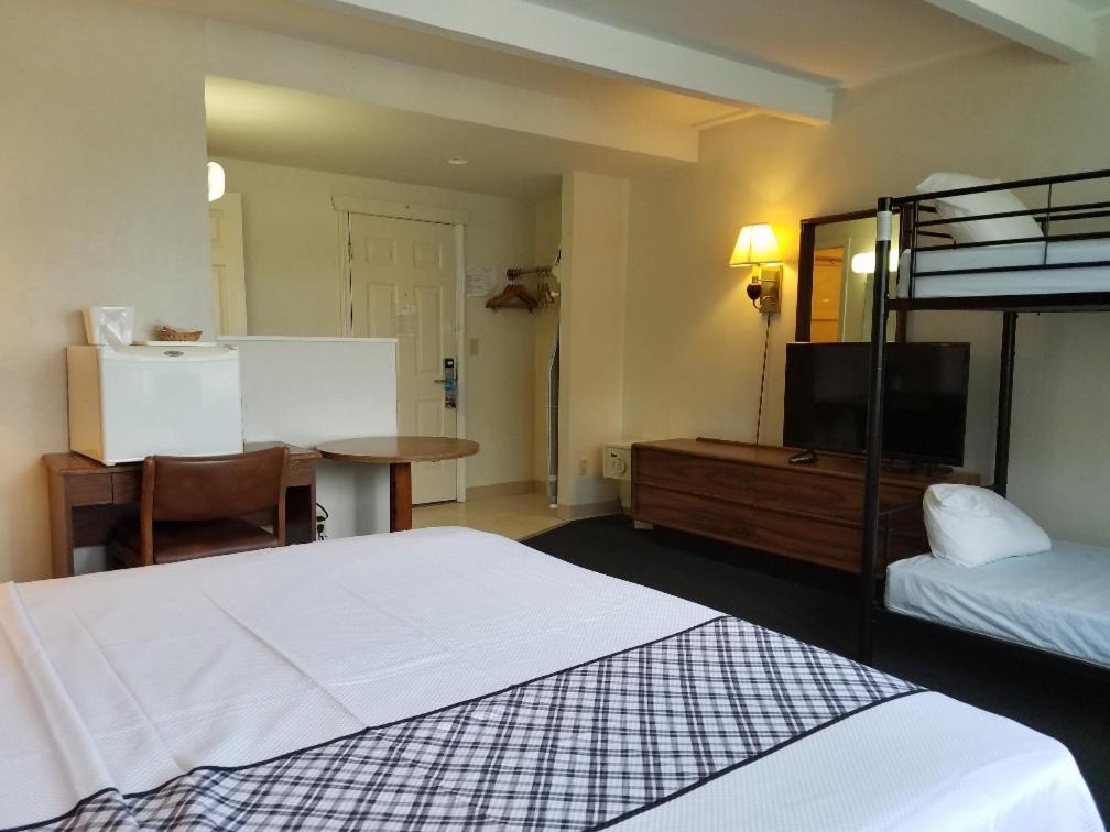 Travelodge by Wyndham Lake George NY Eksteriør bilde