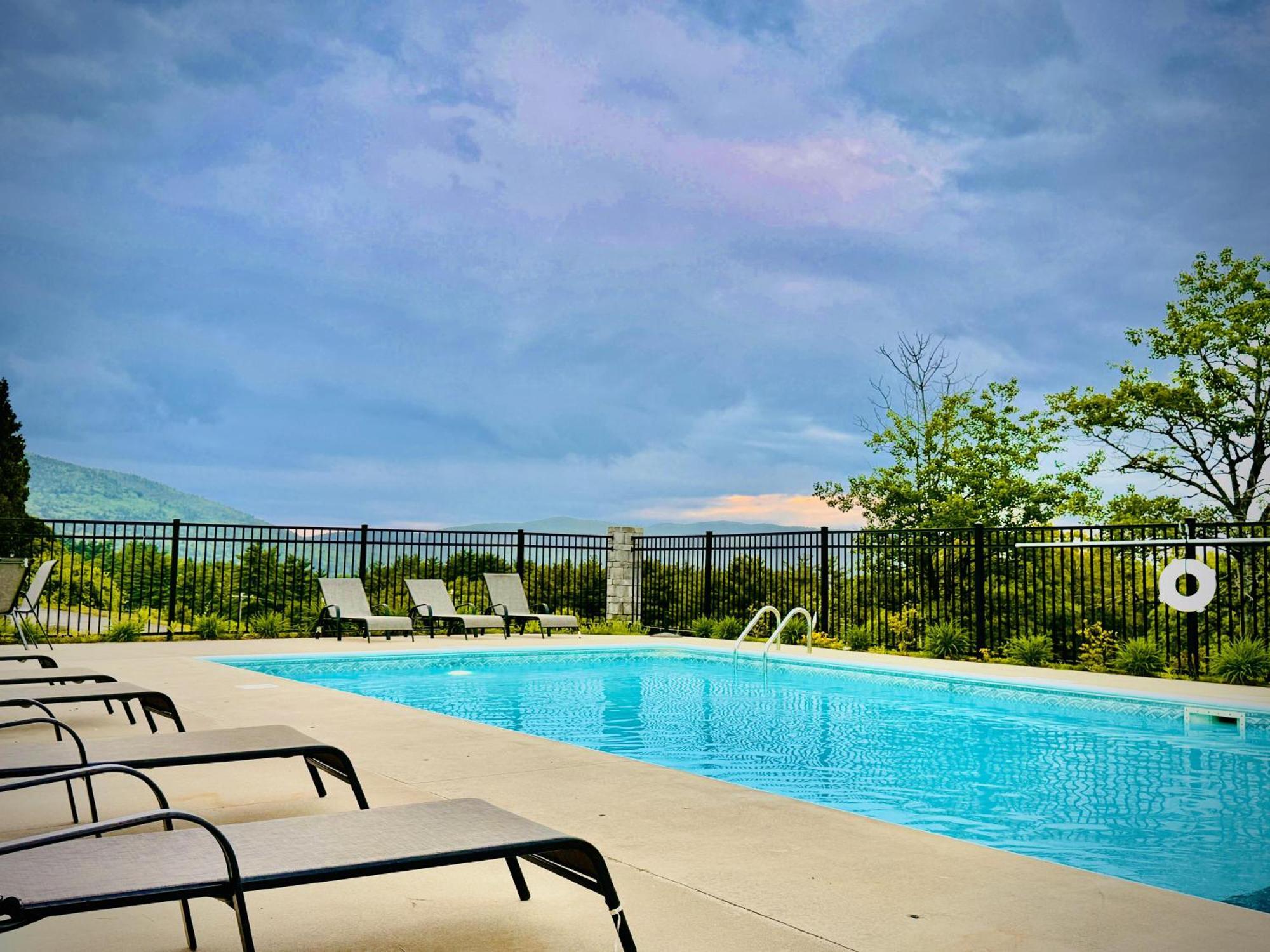 Travelodge by Wyndham Lake George NY Eksteriør bilde